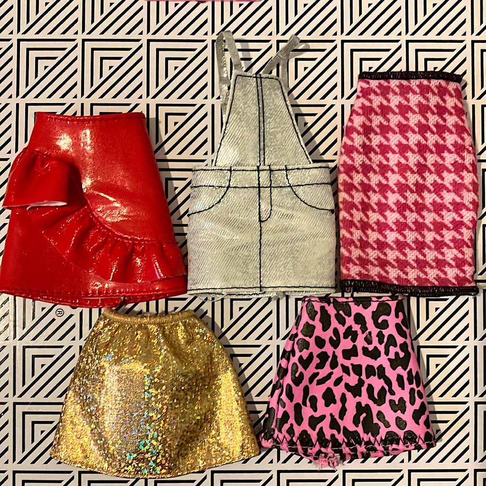 DOLL CLOTHES: FIVE PIECE SKIRT SET